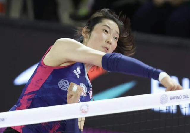 怀森现年18岁，这名荷兰后卫本赛季代表尤文有过1次意甲出场。